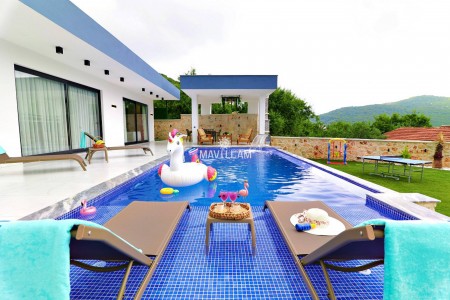 Villa Ada Kız